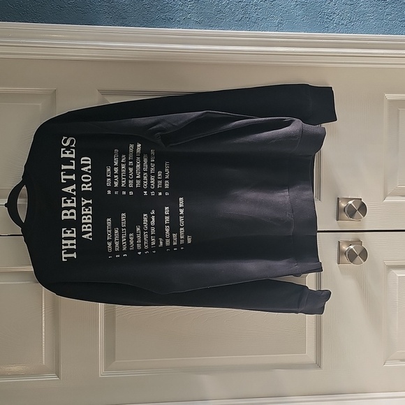 NWT Hybrid The Beatles Abbey Road Album Songs  Black Crewneck Sweater L - Picture 8 of 15